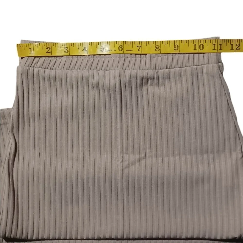 652033....Princess Polly Ellie Beige Skirt Size 2